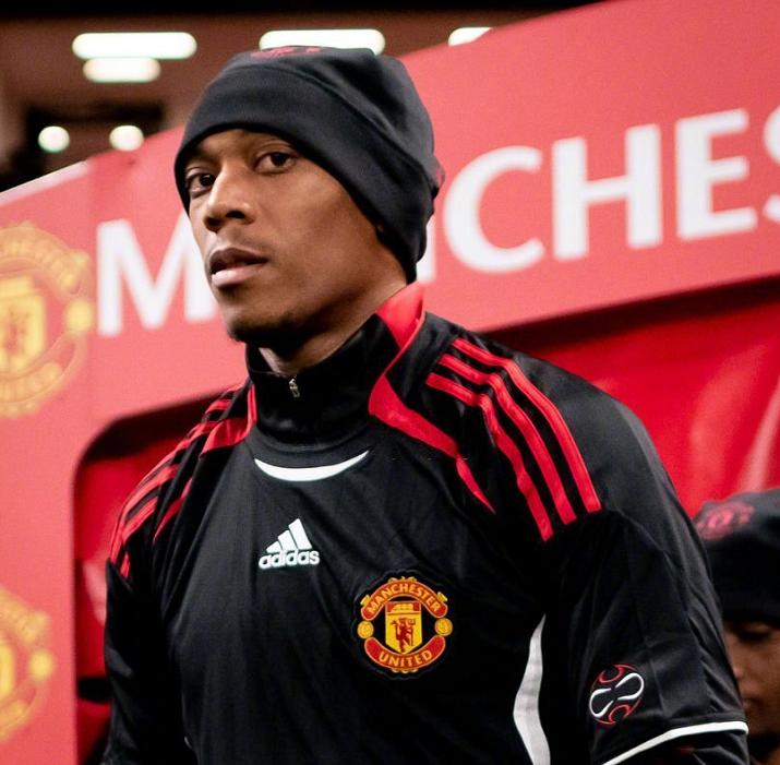 纽约尼克斯集结日调整名单，志在英超名次提升，赛场秩序良好，阵容厚度经受考验的简单介绍