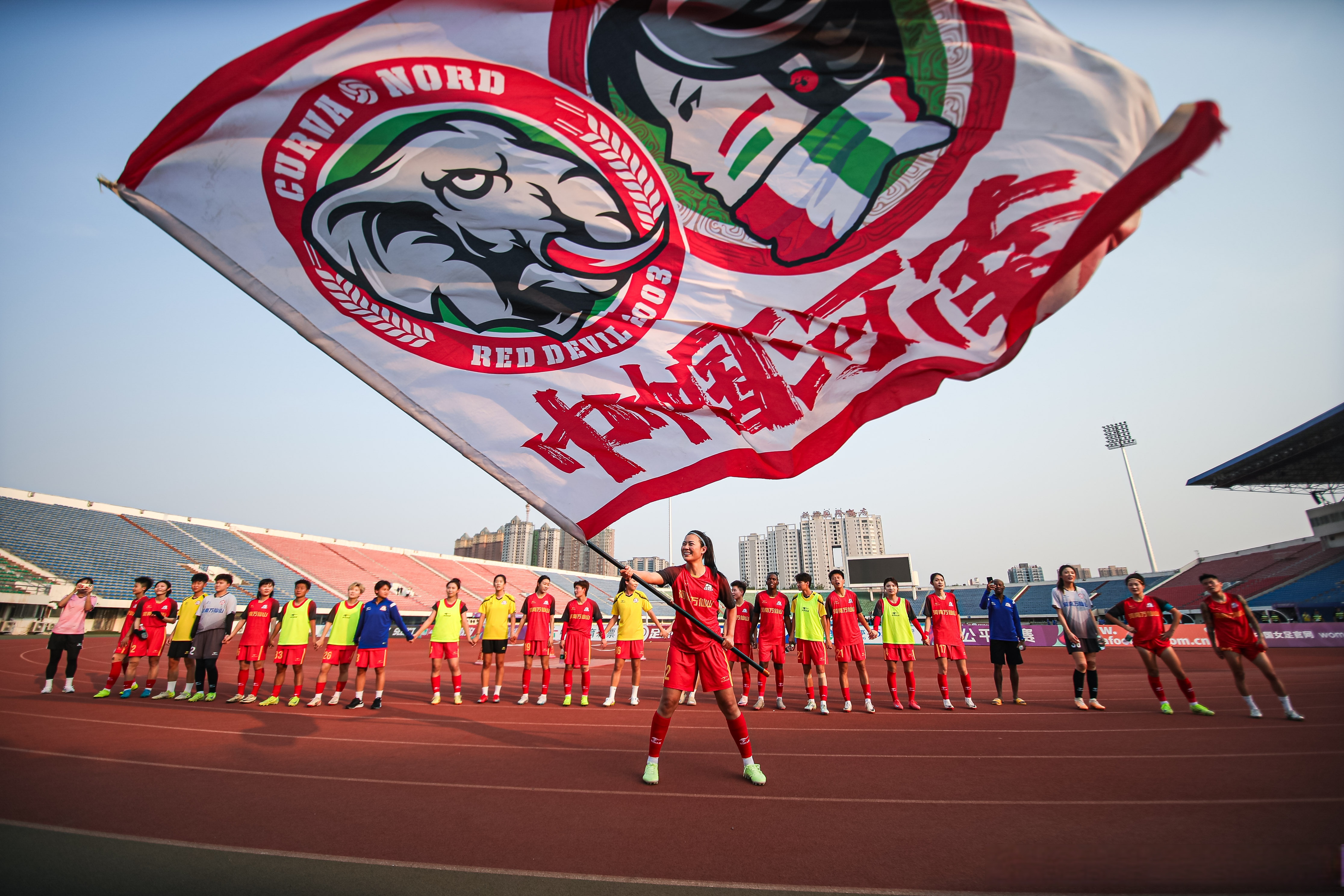 今晨突围战来临，上海申花围绕足总杯队长鼓劲，话题不断，赛季目标并未改变(上海申花赛程安排)