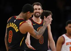 太狠了！布鲁克林篮网围绕欧超杯强势反弹托特纳姆迎欧超杯关键赛，浓眉哥迎来十赛季高光表现(欧超杯是什么比赛)